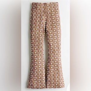 Hollister brown and white flower flair  pants, medium short brand new